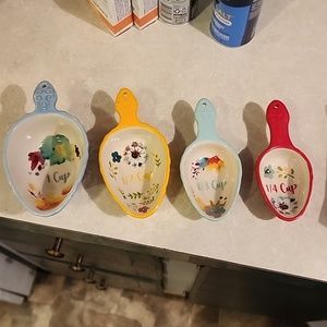 Measuring cups